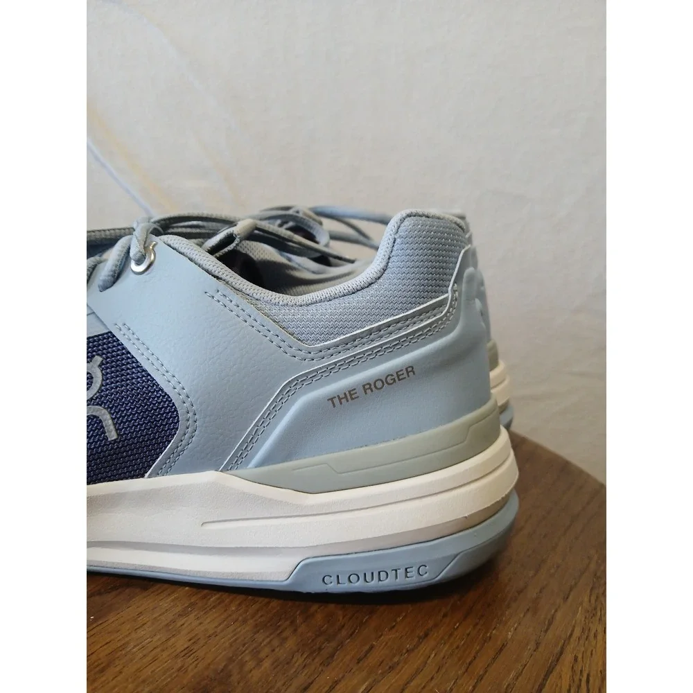 On clouds the Roger clubhouse sneaker womens Size 9 blue